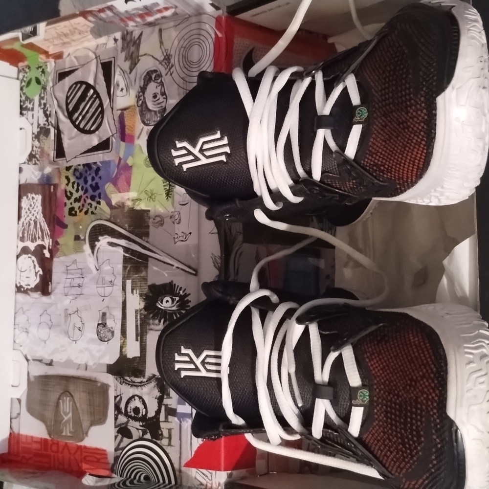 Nike Kyrie 7 Roswell Rayguns